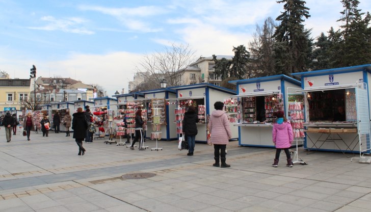 От 2000 до 5000 лева е печалбата, която си докарват българи от мартеници