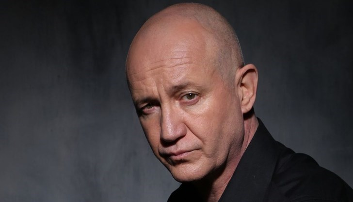 Той беше обвинен за закана за убийство срещу съседката си Патриция Тийвс Той беше обвинен за закана за убийство срещу съседката си Патриция Тийвс