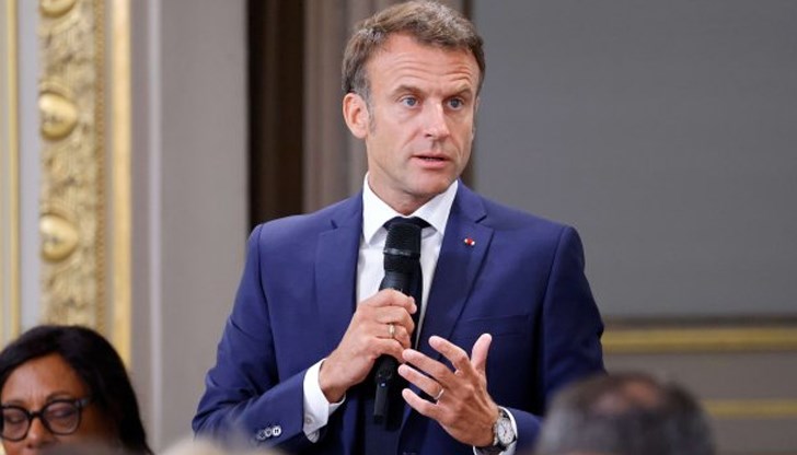 Френският президент отдаде почит на жертвите
