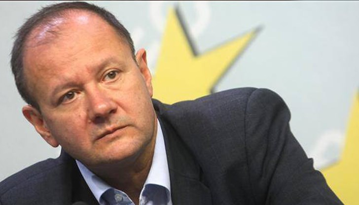 Държавата е като разграден двор, коментира бившият министър на МВР Държавата е като разграден двор, коментира бившият министър на МВР