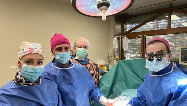 Екипът на болница ''Лозенец'' модифицира ендопротеза с четири отвора