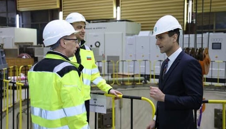 Николай Денков и Румен Радев инспектираха старта на реалните рехабилитационни дейности на Хидроагрегат 2 Николай Денков и Румен Радев инспектираха старта на реалните рехабилитационни дейности на Хидроагрегат 2