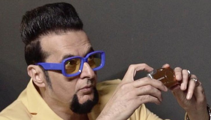 Онова, което идва от Запада е покосено от липса на обич, разсъждава светският лъв