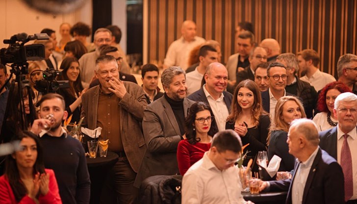 Живот в няколко коалиции едновременно - това е успешната формула за партиен живот в момента