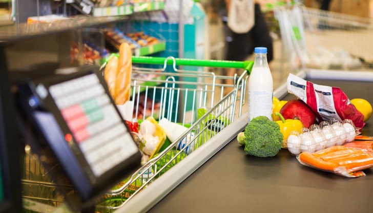 Румънците оставят почти една четвърт от доходите си на касата на хранителните магазини