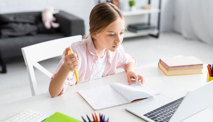 За учениците с дислексия е полезно да имат текстови файл на учебника, за да разбират по-добре съдържанието му За учениците с дислексия е полезно да имат текстови файл на учебника, за да разбират по-добре съдържанието му