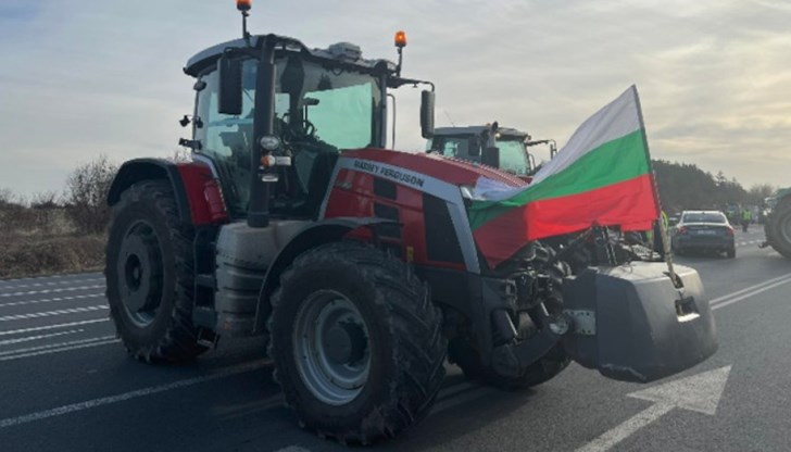 Блокадата ще продължи до 15:00 часа