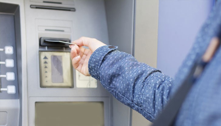 Финансовите институции продължават да оскъпяват ползването на дебитни карти Финансовите институции продължават да оскъпяват ползването на дебитни карти