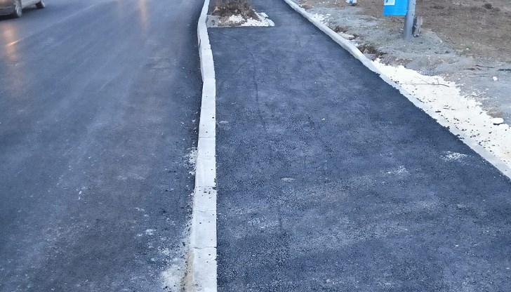 Нови бордюри на улица "Н. Й. Вапцаров" вече са в тотална ерозия