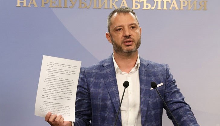 До 1 юли липсват 780 милиона лева във Фонда за енергийна сигурност, заяви той