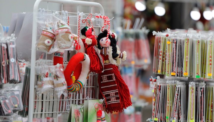 Цените на мартениците варират между 1 и 5 лева Цените на мартениците варират между 1 и 5 лева