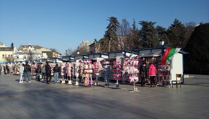 През уикенда ще продължи да е топло, но ще се усили вятърът През уикенда ще продължи да е топло, но ще се усили вятърът