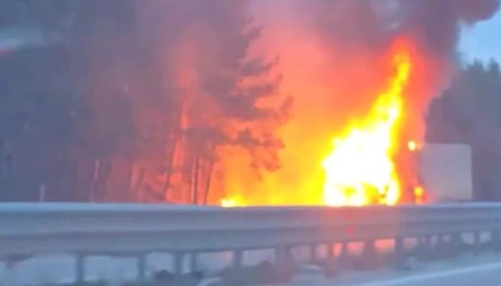 Причината все още не е ясна, но движението в района е затруднено