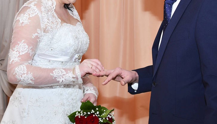 Пенчо Милков ще бракосъчетае едната от тях