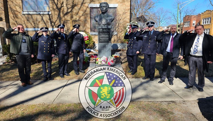 От Българо-американската полицейска асоциация положиха венец пред монумента