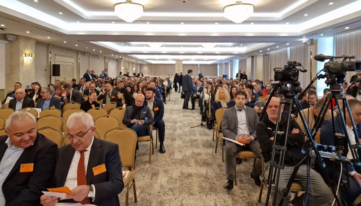 Странно е пълното мълчание на и.ф. главен прокурор по скандалните разкрития за Петьо Еврото и Нотариуса, казват юристите