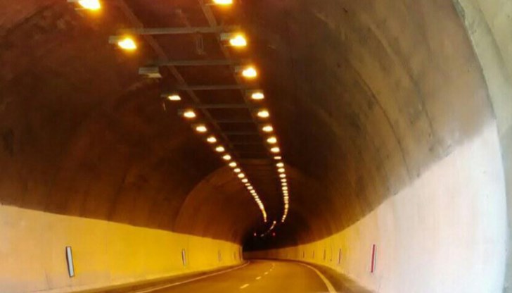 Ще се подменят лампи в двете тръби на съоръжението Ще се подменят лампи в двете тръби на съоръжението