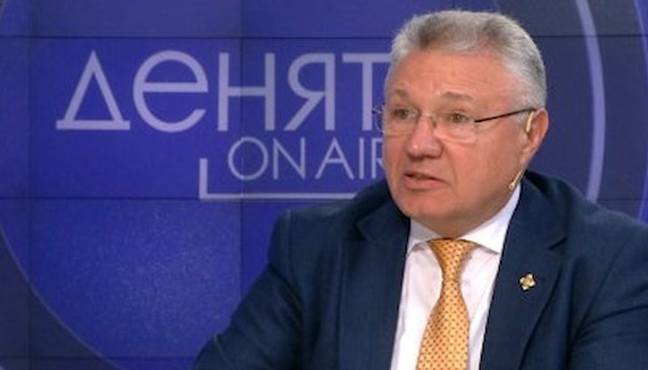 Все по-малко студенти се записват да учат във военните ни университети, отбеляза бившият военен министър Все по-малко студенти се записват да учат във военните ни университети, отбеляза бившият военен министър