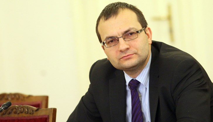 Питам ГЕРБ - има ли един регулатор от тези, които те са избрали, който да работи както трябва