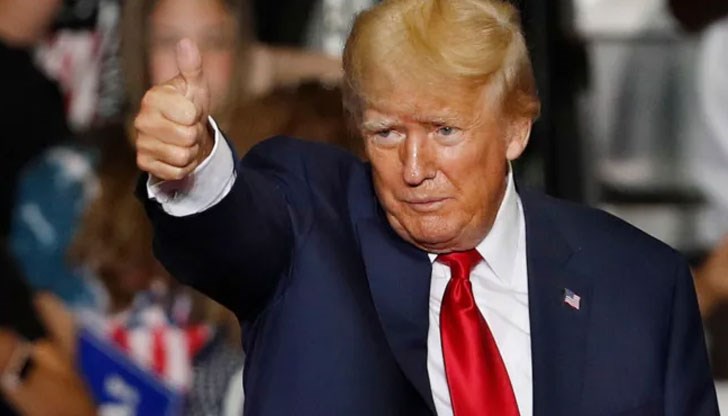 Само за няколко секунди лицето на Тръмп се появи по всички телевизионни екрани