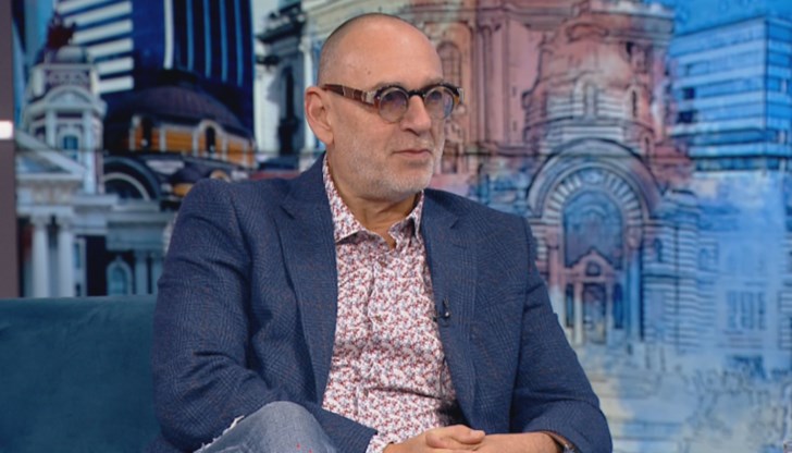 Депутатът коментира, че в момента има напрежение, защото от ПП-ДБ се отмятат от думите си