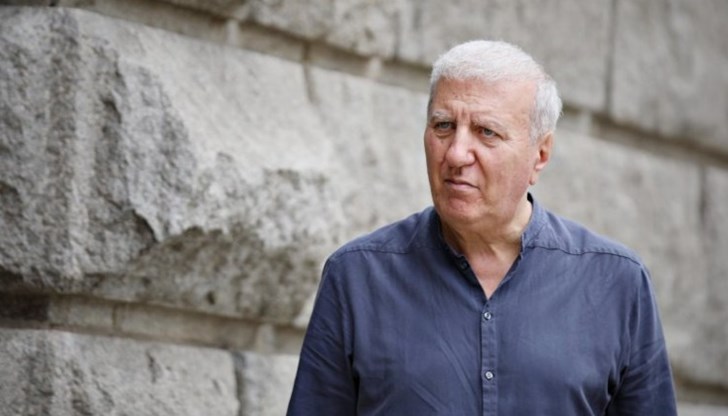 "Той е дребна пионка на фона на големите игри, които се правят от висшите политически среди", подчерта Томов