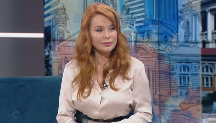 Водещата слиза от екран