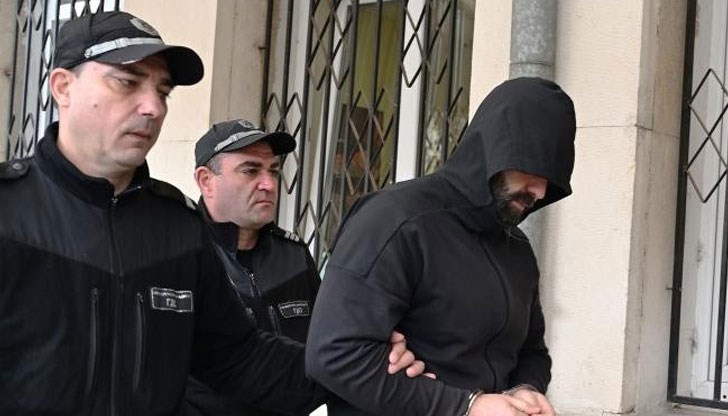 34-годишният Камен Х., който беше заловен докато взима подкуп с белязани банкноти, остава в ареста