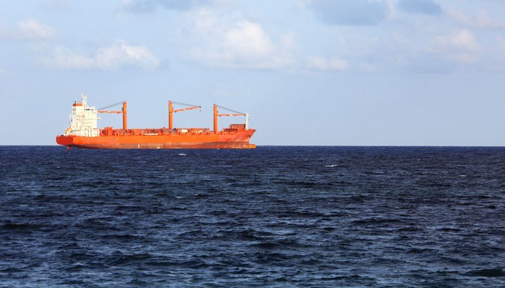 Била е регистрирана експлозия и плавателният съд за кратко се е отклонил от курса си Била е регистрирана експлозия и плавателният съд за кратко се е отклонил от курса си