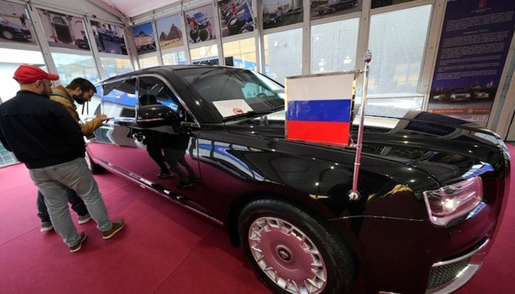 Руската президентска лимузина "Aurus Senat", изложена на Международния икономически форум в Санкт Петербург, 15 юни 2022 г.