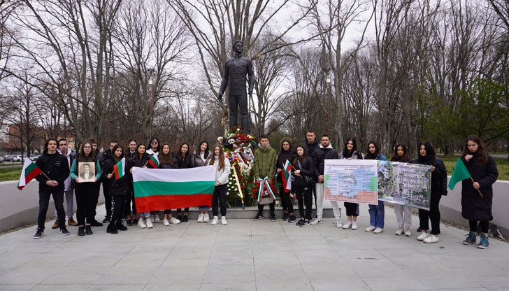 Учители и ученици от ПГДВА „Йосиф Вондрак“ посветиха поредица от събития, за живота, делото и смъртта на Васил Левски