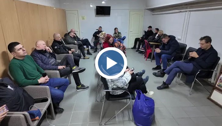 Евакуацията към защитеното съоръжение е наложена заради тревога за въздушно нападение около 6:00 часа сутринта
