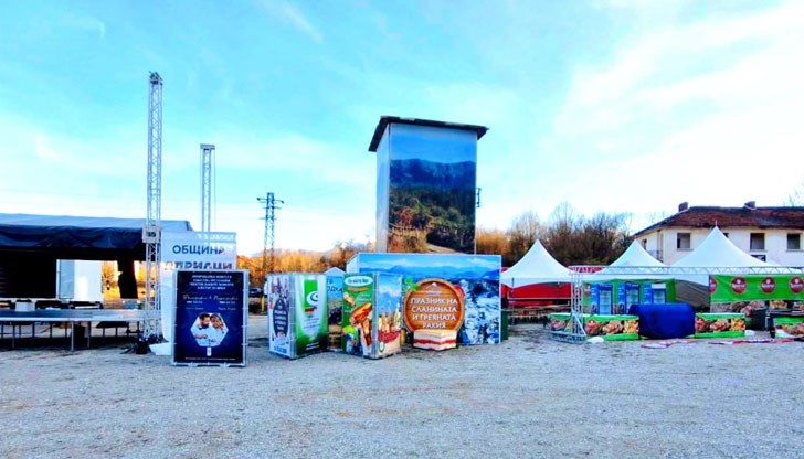 Под звуците на известни изпълнители ще се приготвя и традиционната „Бабина гозба“ в големия „чорбаджийски тиган“