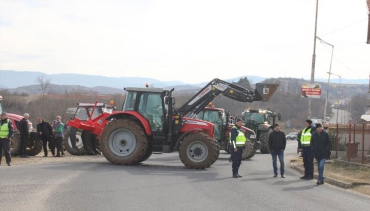 С него обаче не се слага край на пътните блокади С него обаче не се слага край на пътните блокади