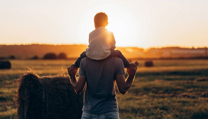 Бащата на 5-годишното дете живее и работи в Германия и вече се грижи за него Бащата на 5-годишното дете живее и работи в Германия и вече се грижи за него