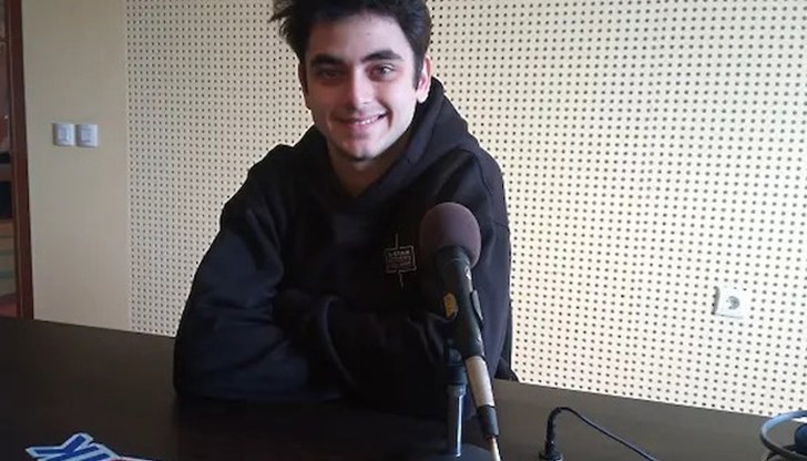 Младият актьор е с номинация за дебют за ролята си на 15-годишния Кристофър Младият актьор е с номинация за дебют за ролята си на 15-годишния Кристофър