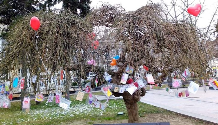Валентинките са направени от участниците в Шестия общоградски конкурс за най-креативно послание за любовта