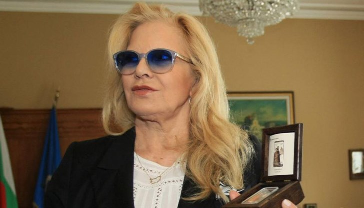 Кариерата на легендарната певица започва през 1961 година