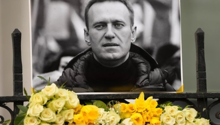 Погребението да е в рамките на три часа без публична церемония или тялото ще бъде положено в арктическата наказателна колония Погребението да е в рамките на три часа без публична церемония или тялото ще бъде положено в арктическата наказателна колония