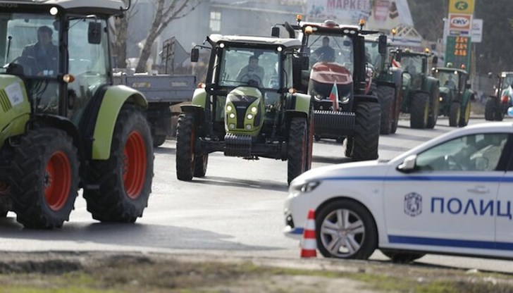 Земеделците ще раздават бутилки с мляко на изчакващите в опашките шофьори