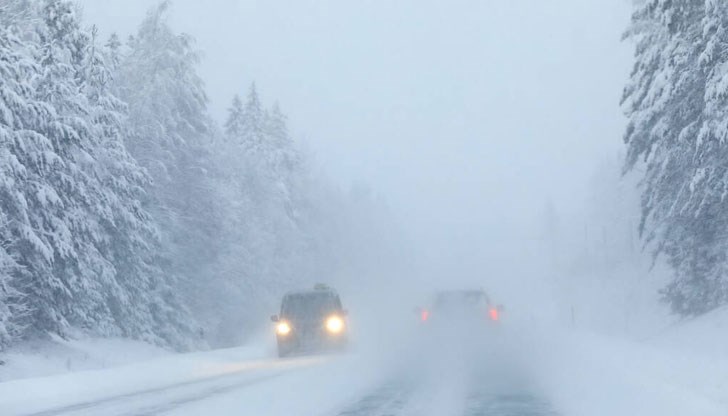 Има риск от наводнения, градушки, силни ветрове и дори торнадо