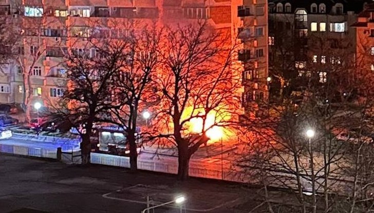 Колата е била паркиран пред блок край училище „Братя Миладинови“ Колата е била паркиран пред блок край училище „Братя Миладинови“