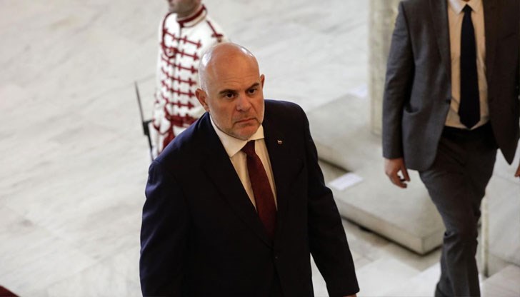 Бившият главен прокурор отправи и искане международни експерти от ФБР и Интерпол да проучат инцидента с взрива