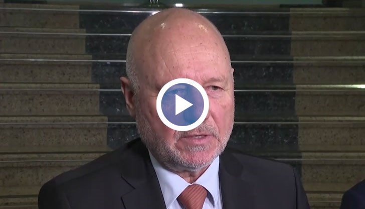 Това е нашата политика. Когато имаме решение, ще дадем публична информация, заяви военният министър