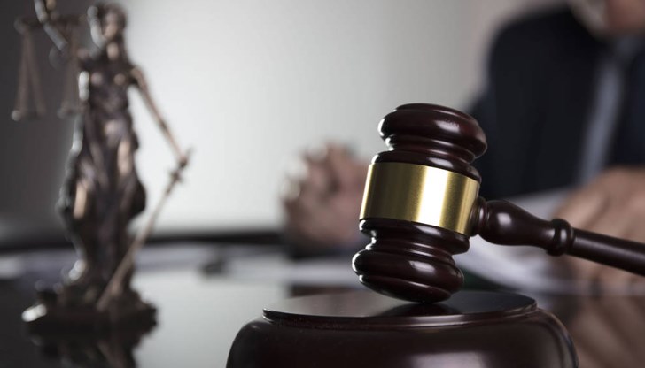 Юлиян Цолов е обвинен в присвояване на близо 800 000 лева Юлиян Цолов е обвинен в присвояване на близо 800 000 лева