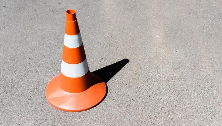 Причината е обърната цистерна с гориво край