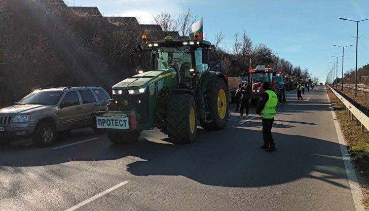 Не сме терористи, а хора, казаха протестиращи земеделци