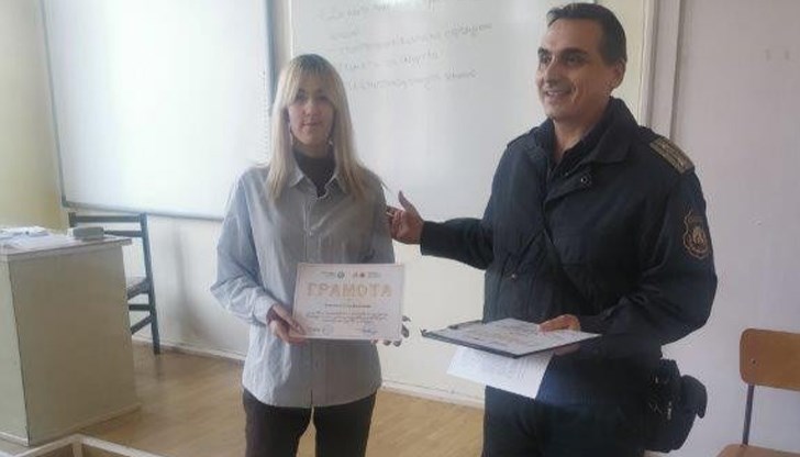 Те са участници в национален конкурс, посветен на доброволците