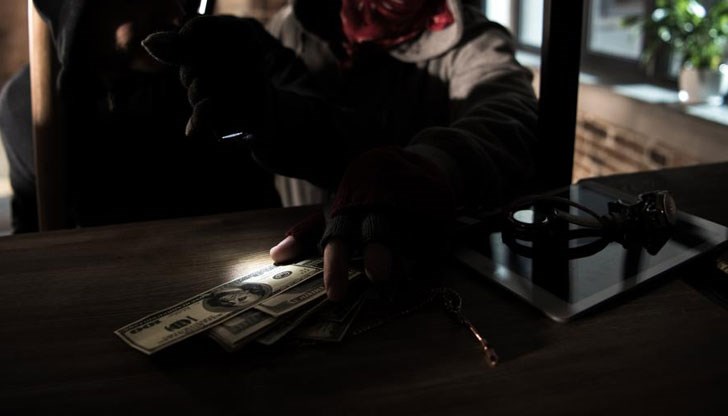 Предстои уточняване на липсващите вещи и нанесените щети