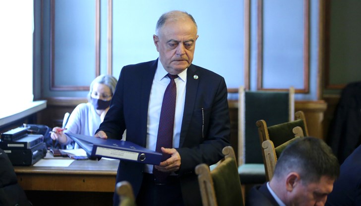 Атанас Атанасов бил получил 10 - 15 имена с анонимен имейл